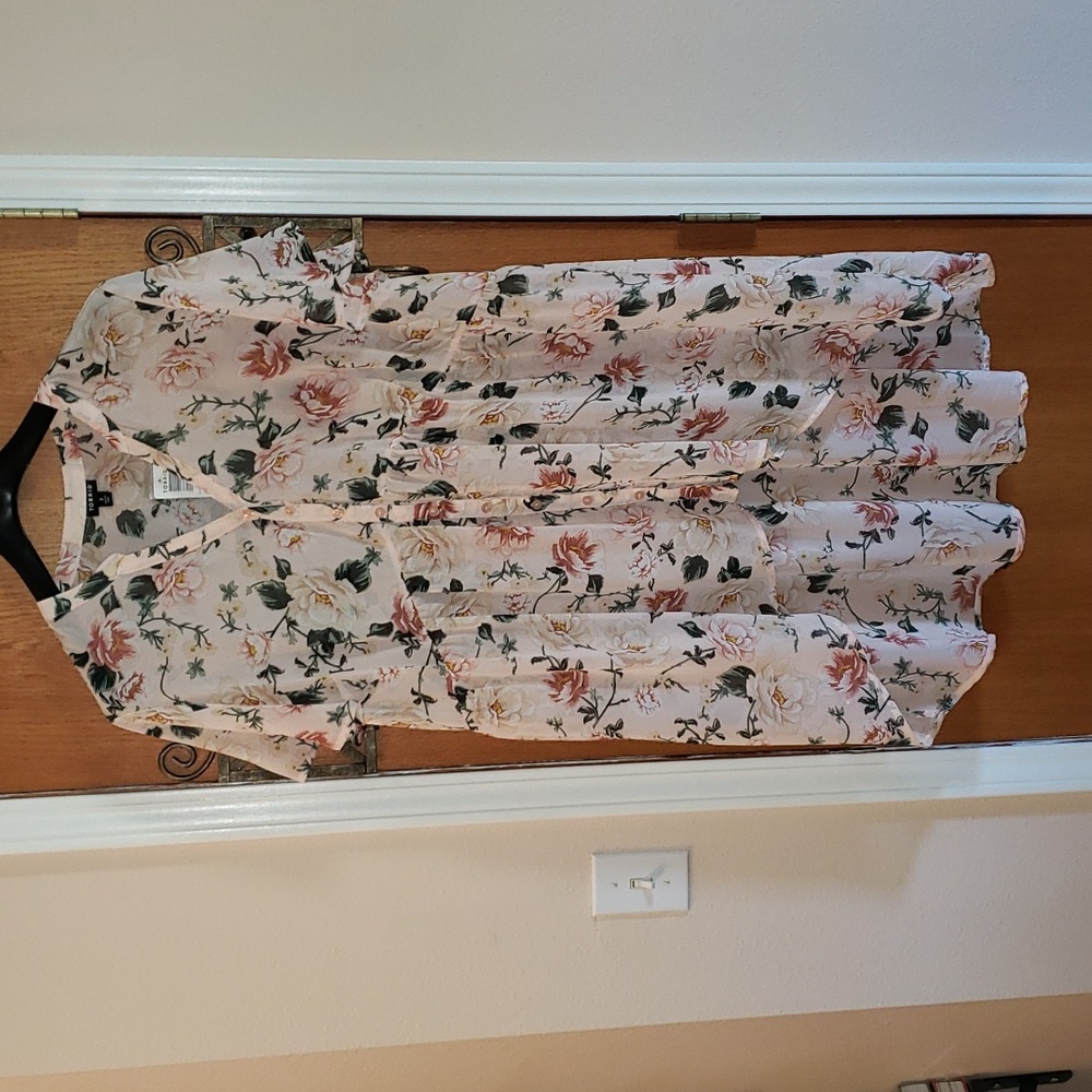 Torrid Hi/Low Sheer Floral Tunic - Size 3X (B8)
